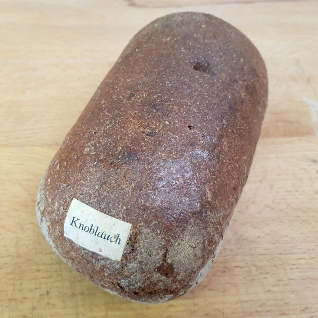 Vollkorn-Brot Knoblauch